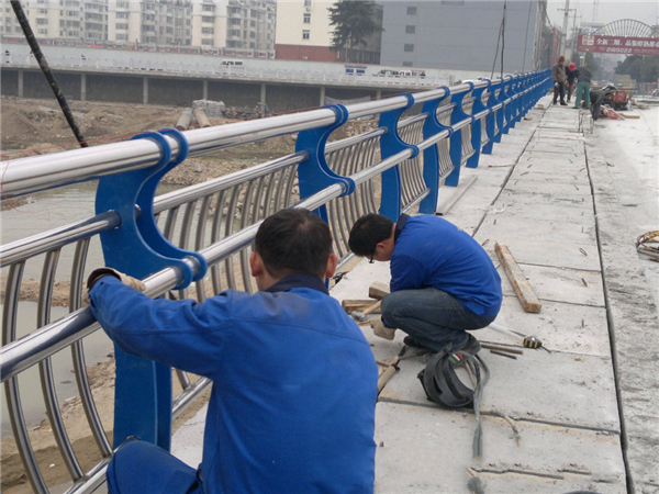 资阳不锈钢河道护栏的特性及其在城市景观中的应用
